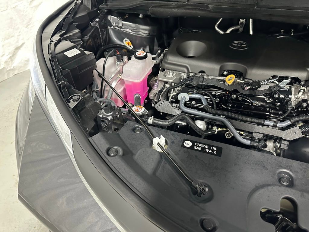 Used 2025 Toyota Sienna LE image 71