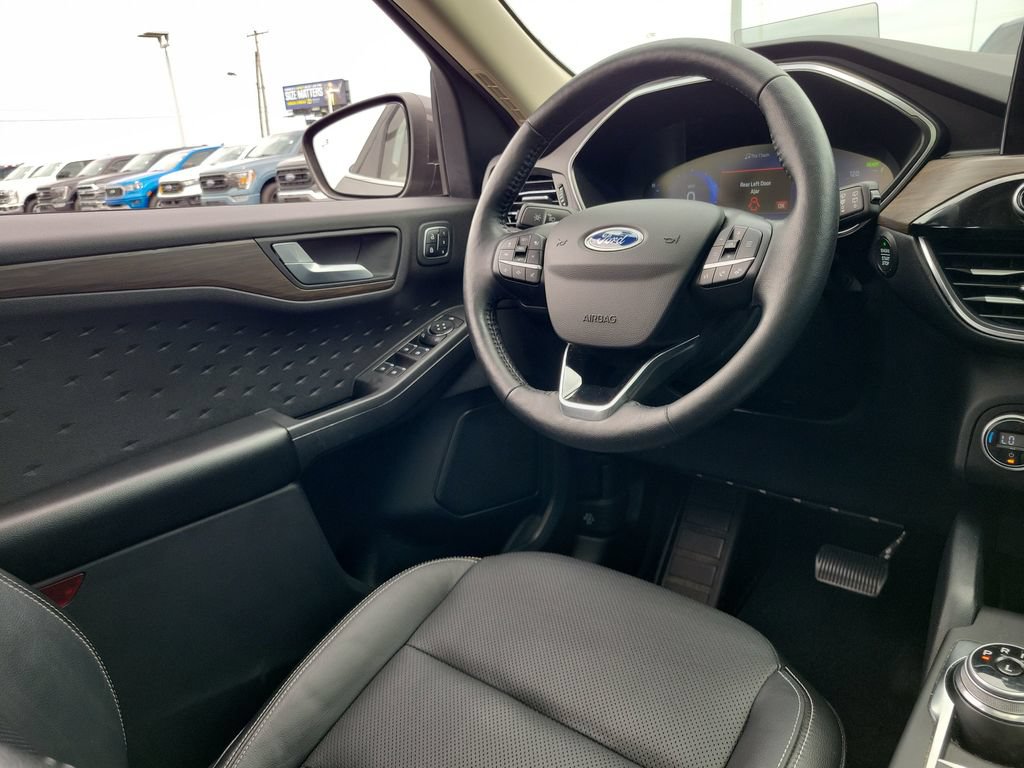 Certified 2020 Ford Escape Titanium w/ Titanium Premium Package 2.0 AWD/4WD image 13