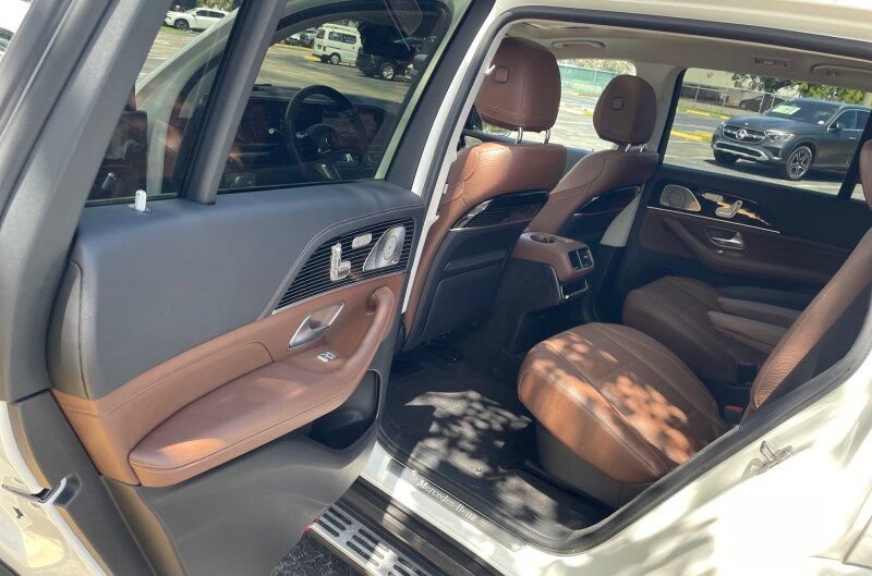 Used 2024 Mercedes-Benz GLS 450 4MATIC image 14