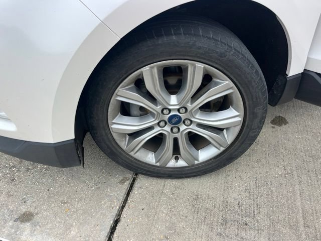 Used 2019 Ford Edge Titanium FWD image 27