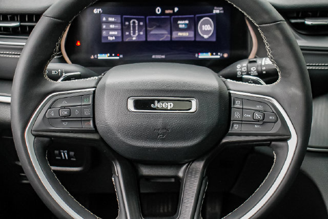 Used 2024 Jeep Grand Cherokee Altitude AWD/4WD image 9