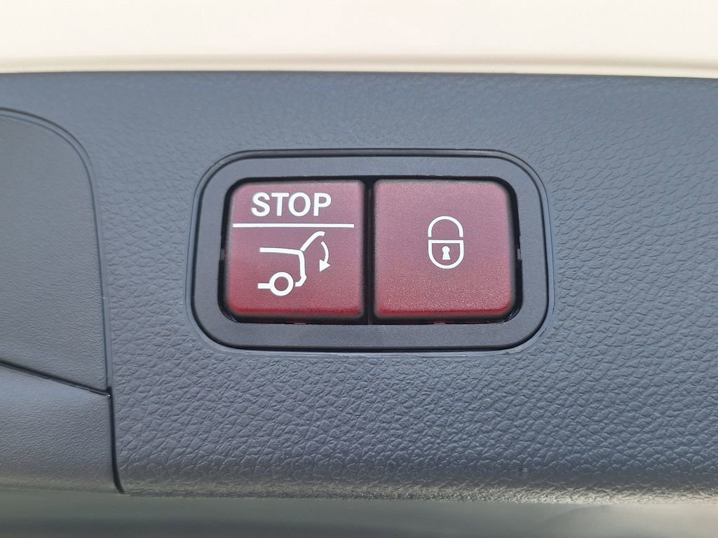Used 2019 Mercedes-Benz GLC 300 4MATIC w/ Premium Package image 28