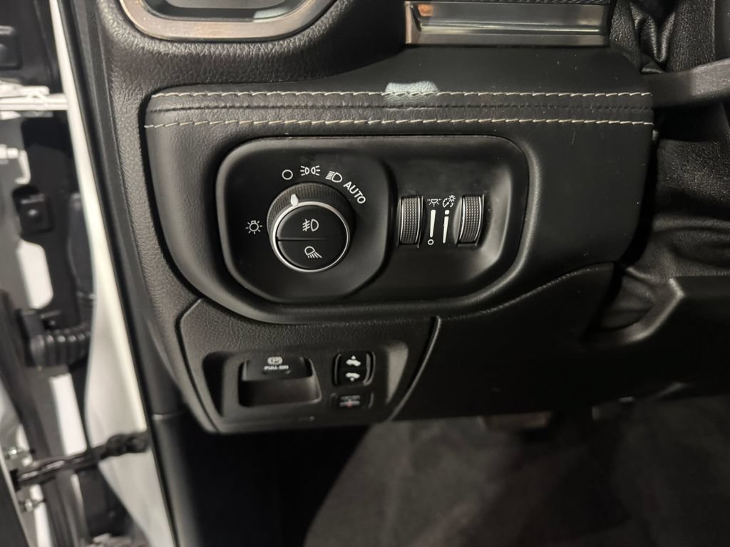 Used 2019 RAM 1500 Limited AWD/4WD image 35