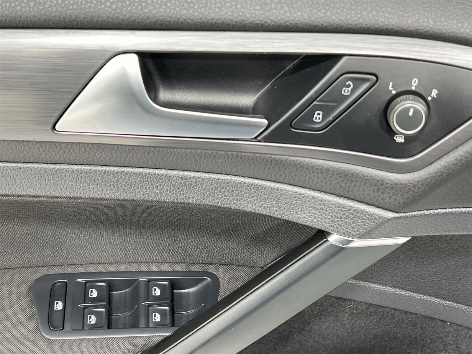 Used 2019 Volkswagen Golf S image 13