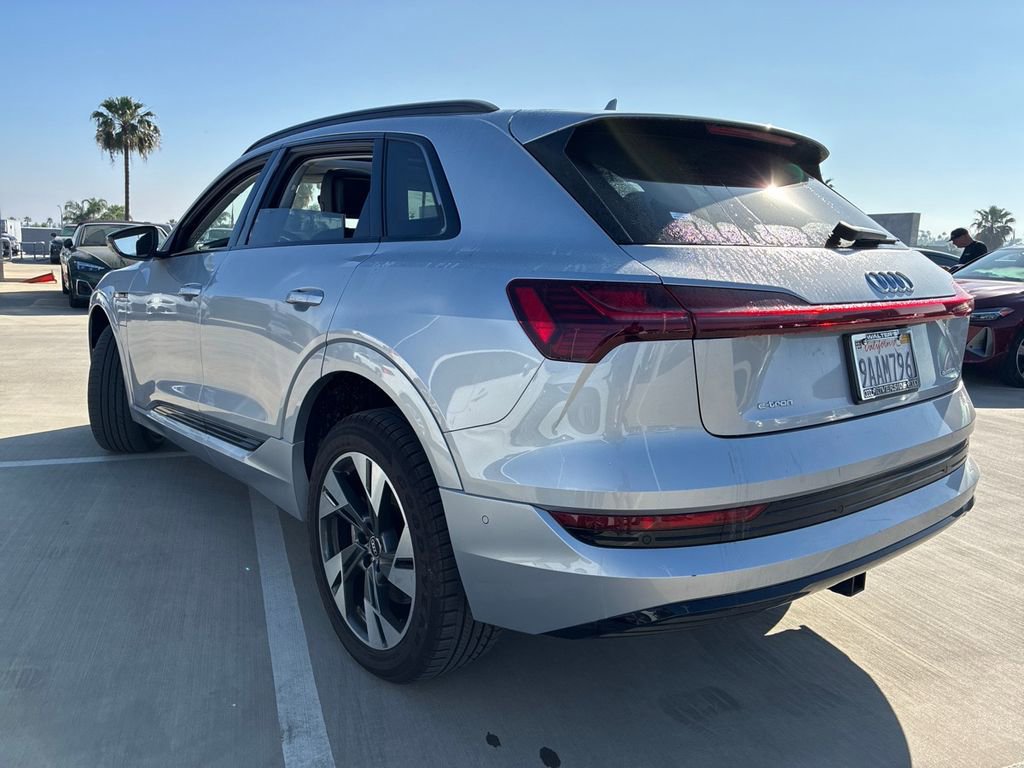 Used 2022 Audi e-tron Premium w/ Convenience Plus Package image 5