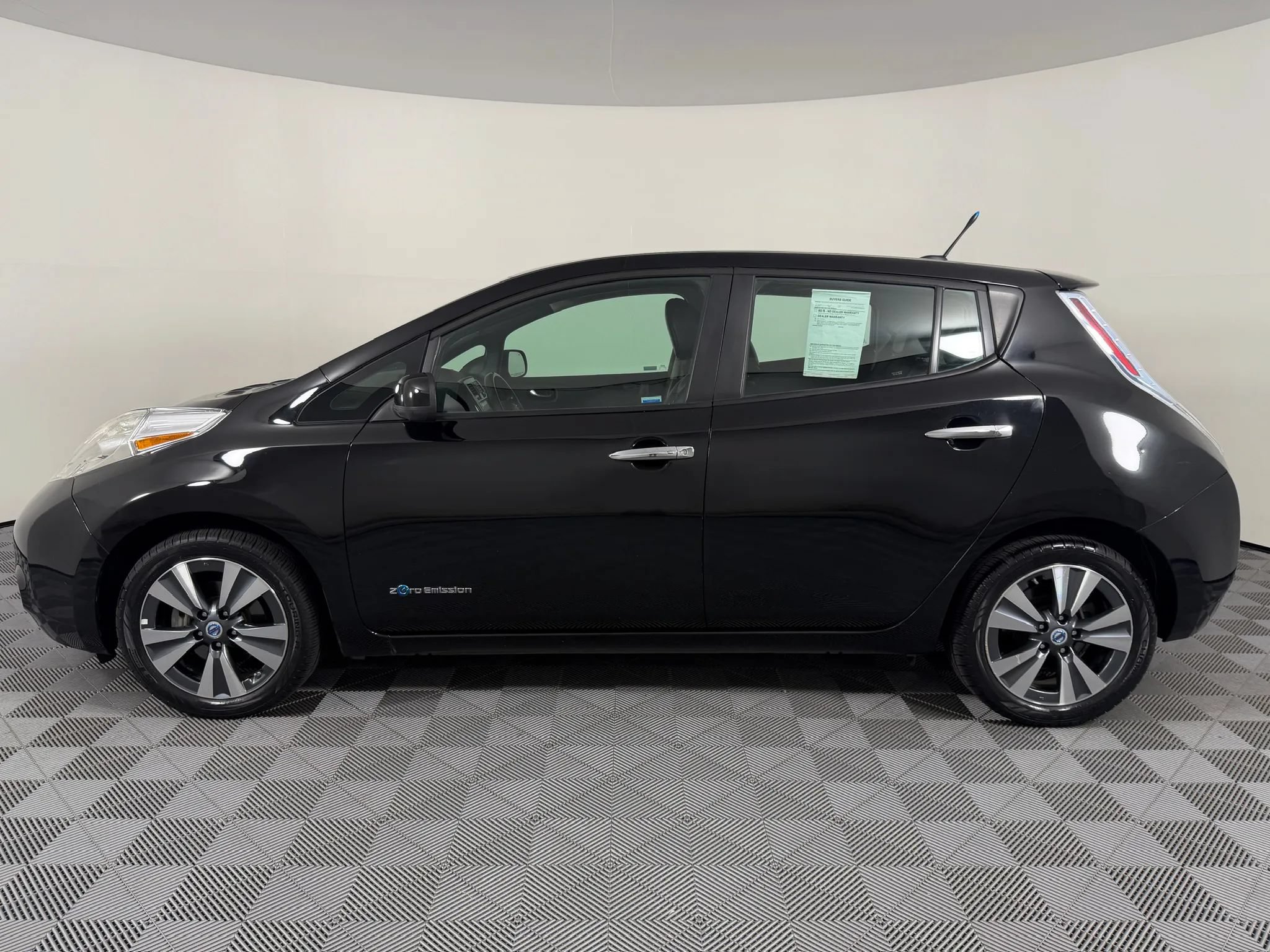 Used 2013 Nissan Leaf SL w/ Premium Pkg FWD image 6