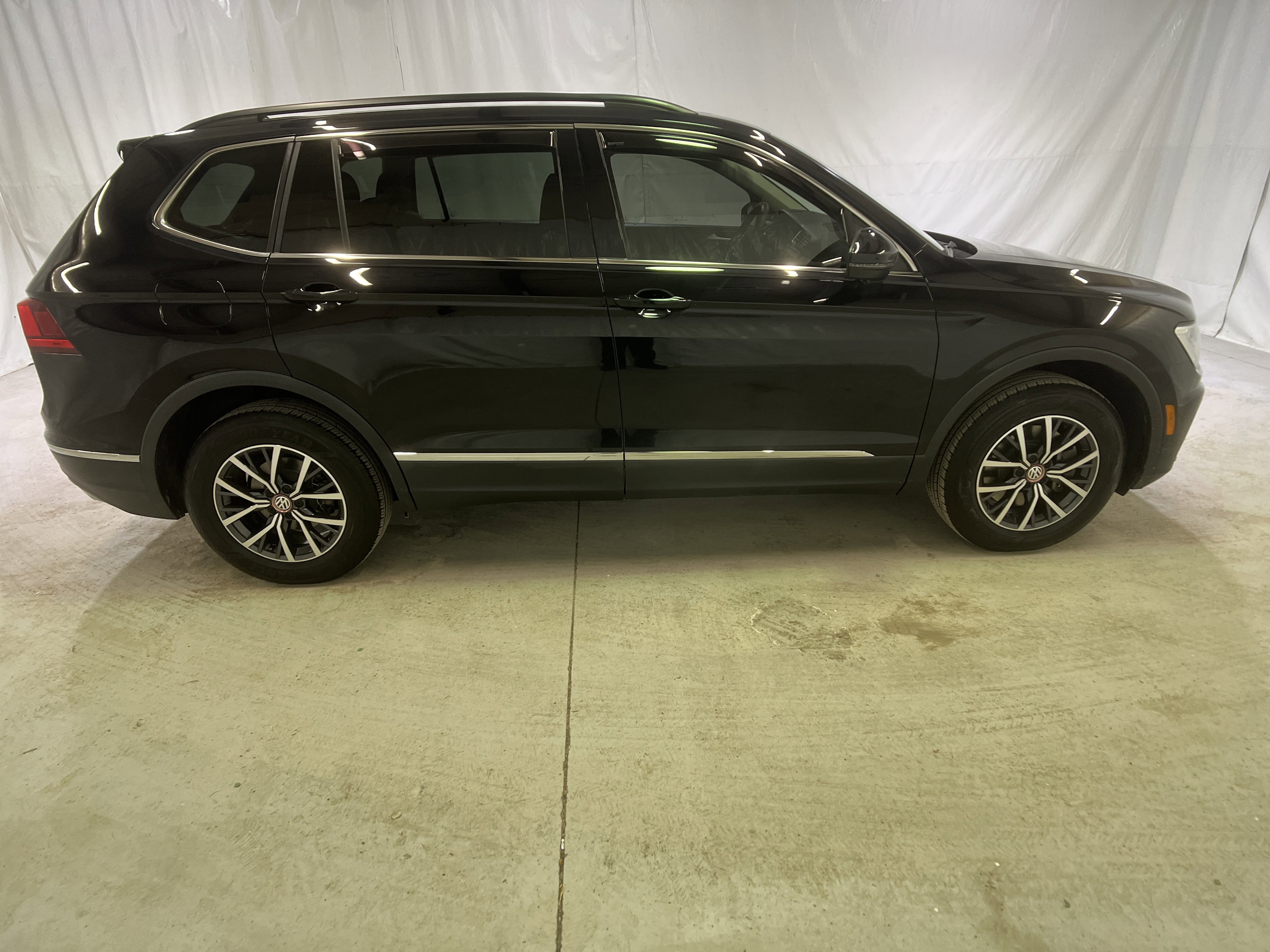 Used 2020 Volkswagen Tiguan SE image 12