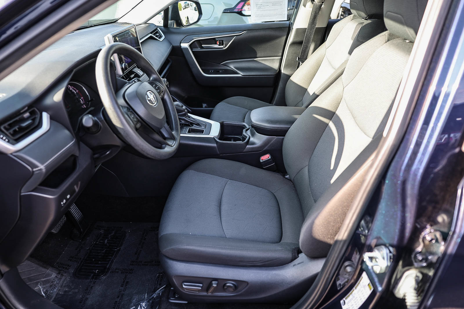 Used 2025 Toyota RAV4 XLE FWD image 9