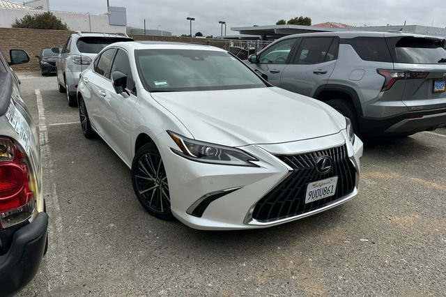 Used 2025 Lexus ES 350 w/ Premium Package FWD image 2