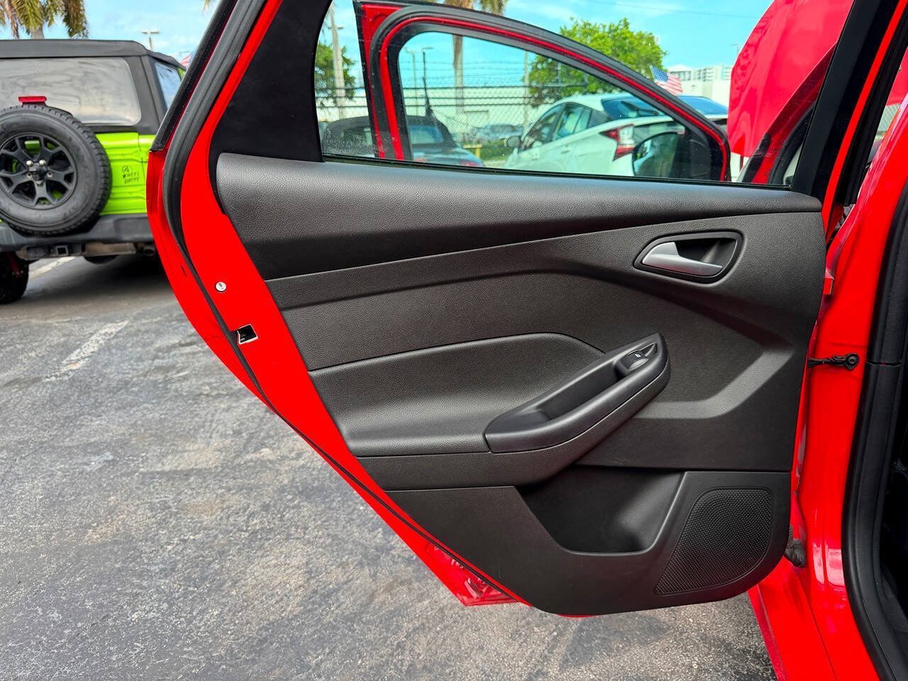 Used 2015 Ford Focus SE w/ SE Ecoboost Package FWD image 35
