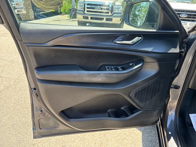 Used 2024 Jeep Grand Cherokee Laredo w/ Luxury Tech Group I AWD/4WD image 7