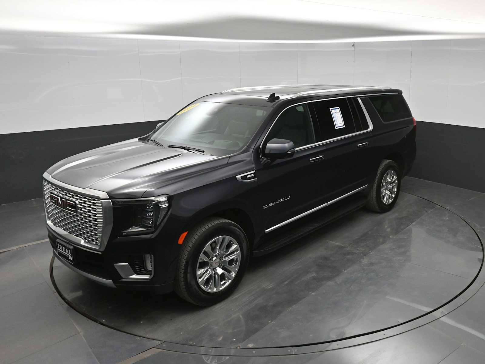 Used 2024 GMC Yukon XL Denali w/ Advanced Technology Package AWD/4WD image 30