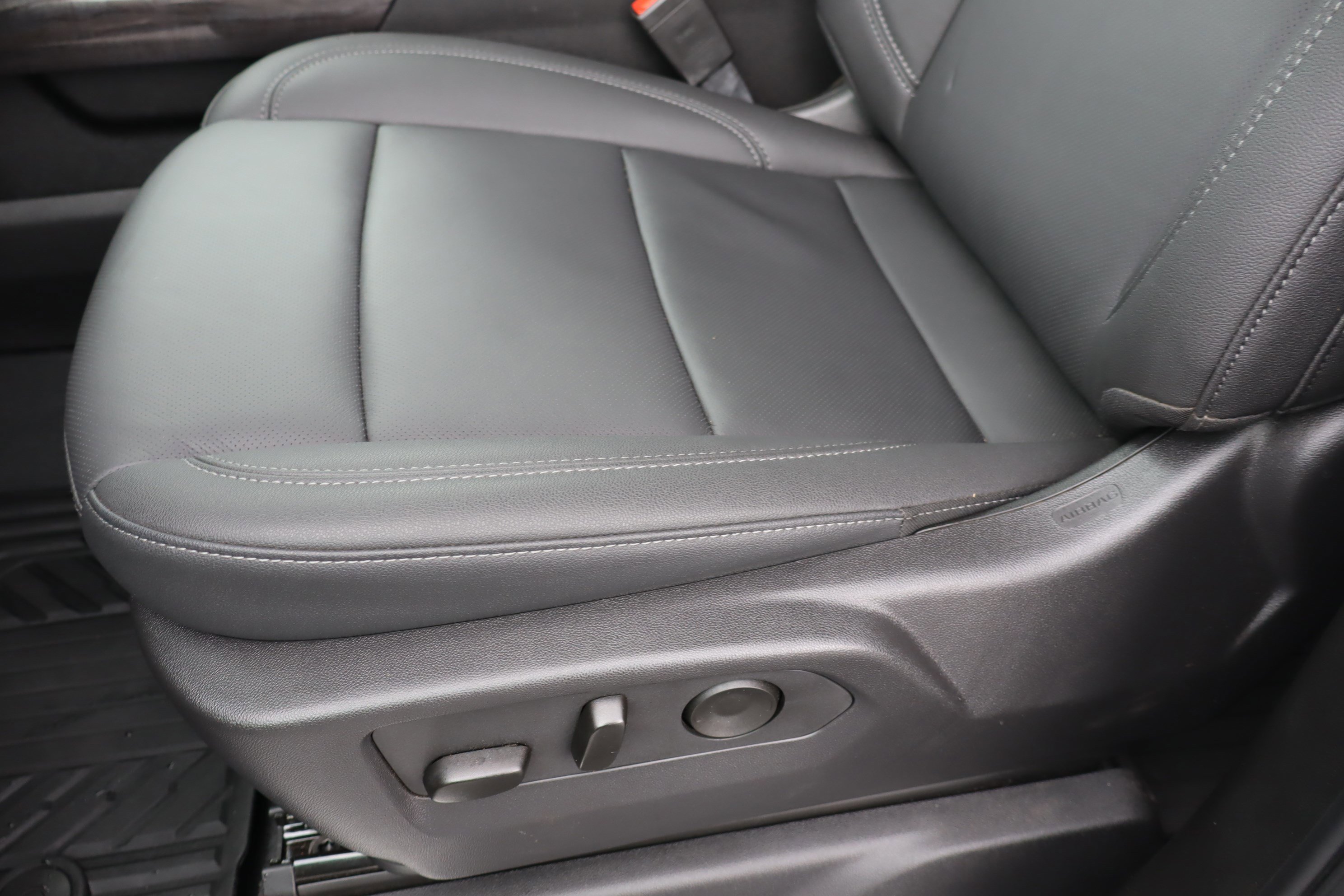 Used 2025 Chevrolet Silverado 2500 LTZ w/ LTZ Plus Package image 21