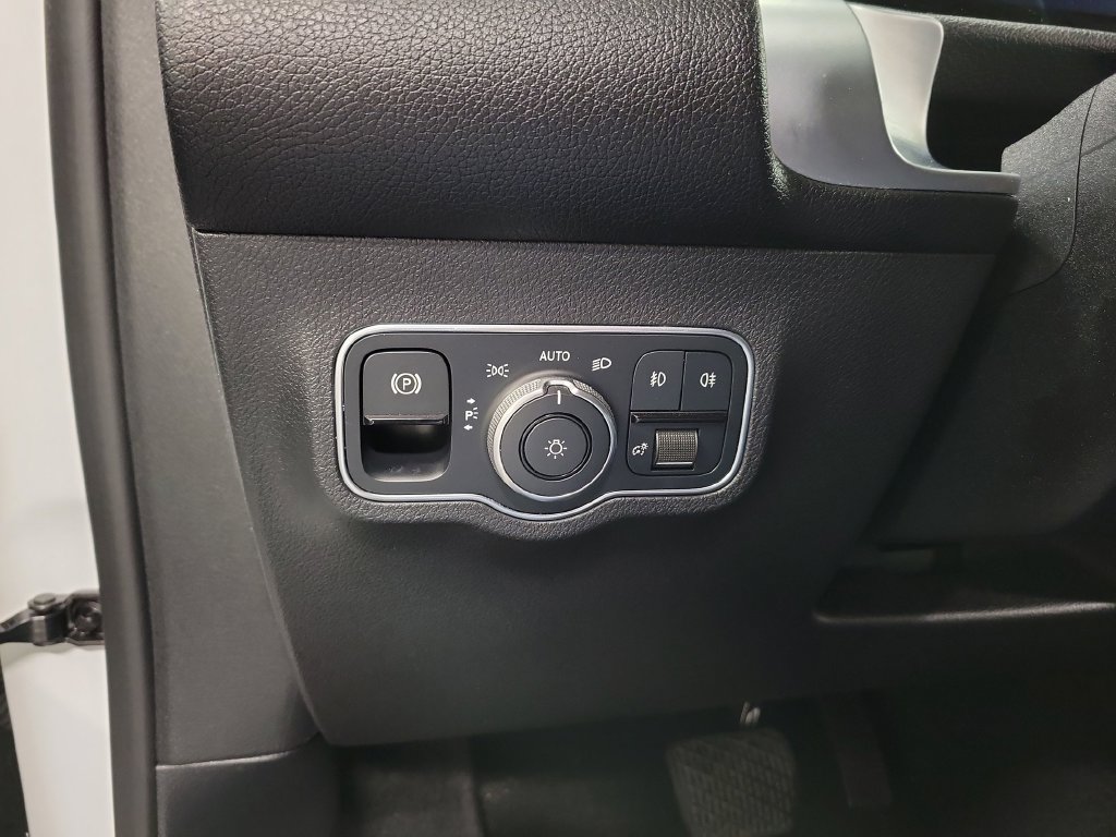 Used 2022 Mercedes-Benz GLB 250 4MATIC image 21
