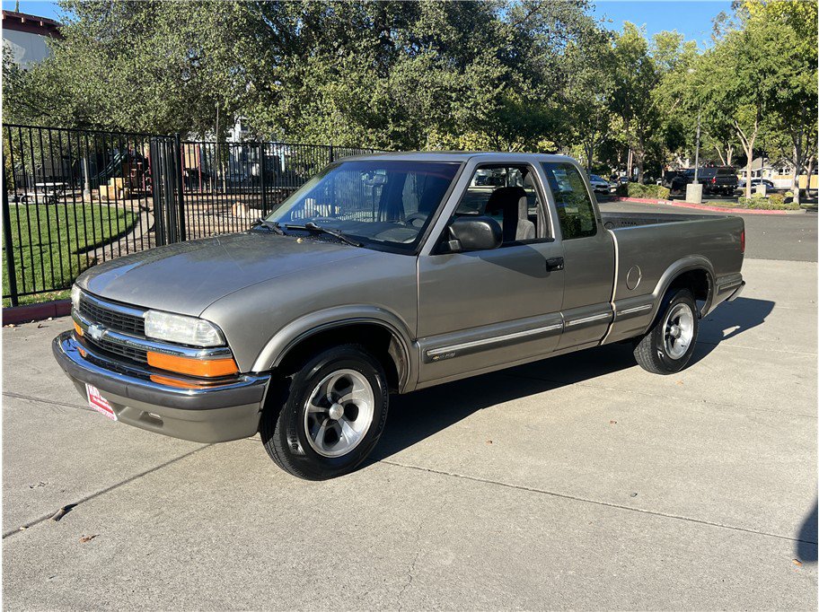 Used 1998 Chevrolet S10 Pickup LS