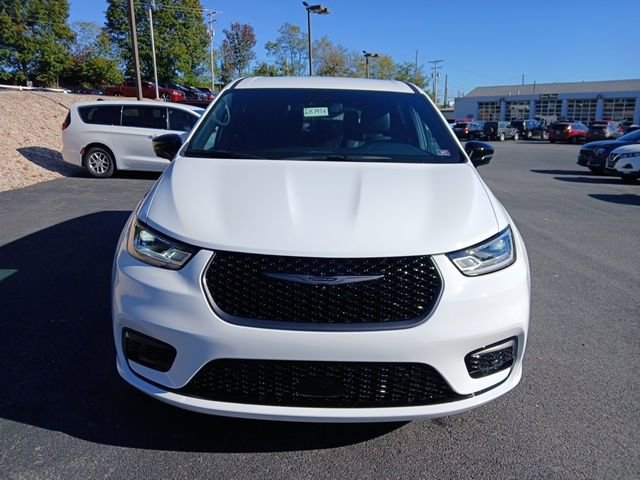 New 2026 Chrysler Pacifica Select image 8