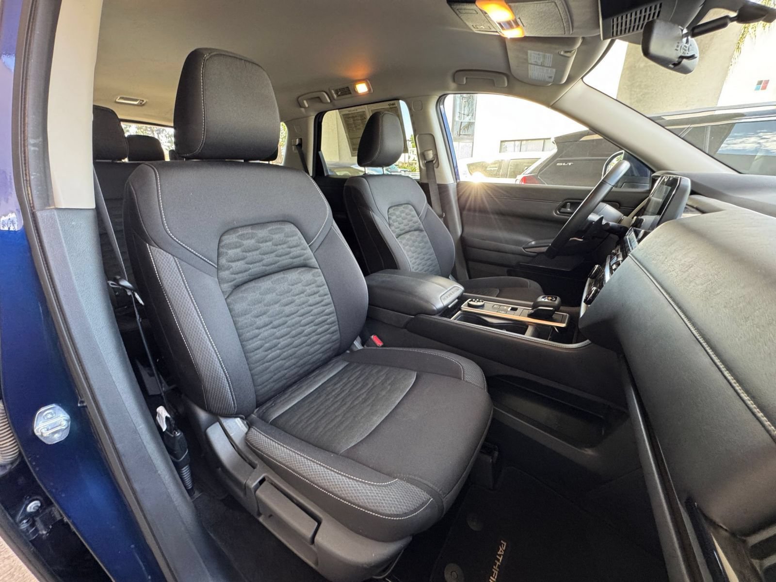 Used 2025 Nissan Pathfinder SV AWD/4WD image 38