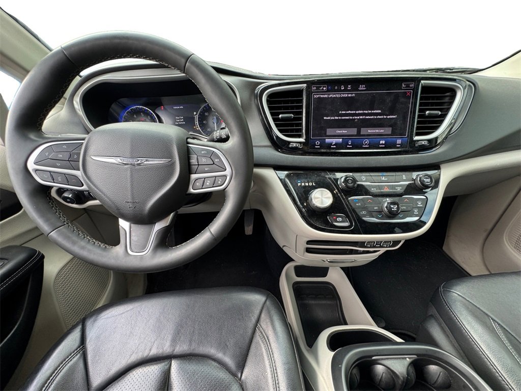 Used 2022 Chrysler Pacifica Touring-L image 31