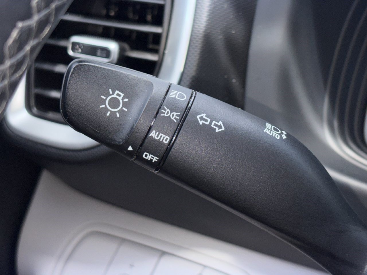 Used 2026 Hyundai Venue SEL FWD image 13