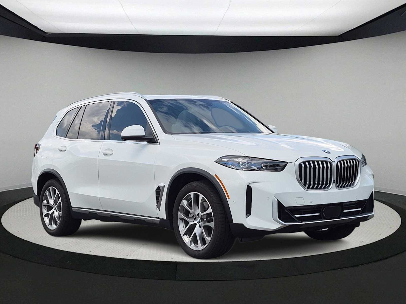 Used 2024 BMW X5 xDrive40i w/ Premium Package AWD/4WD image 2