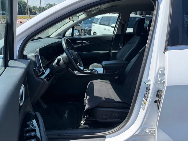 Certified 2025 Kia Sportage EX AWD/4WD image 9