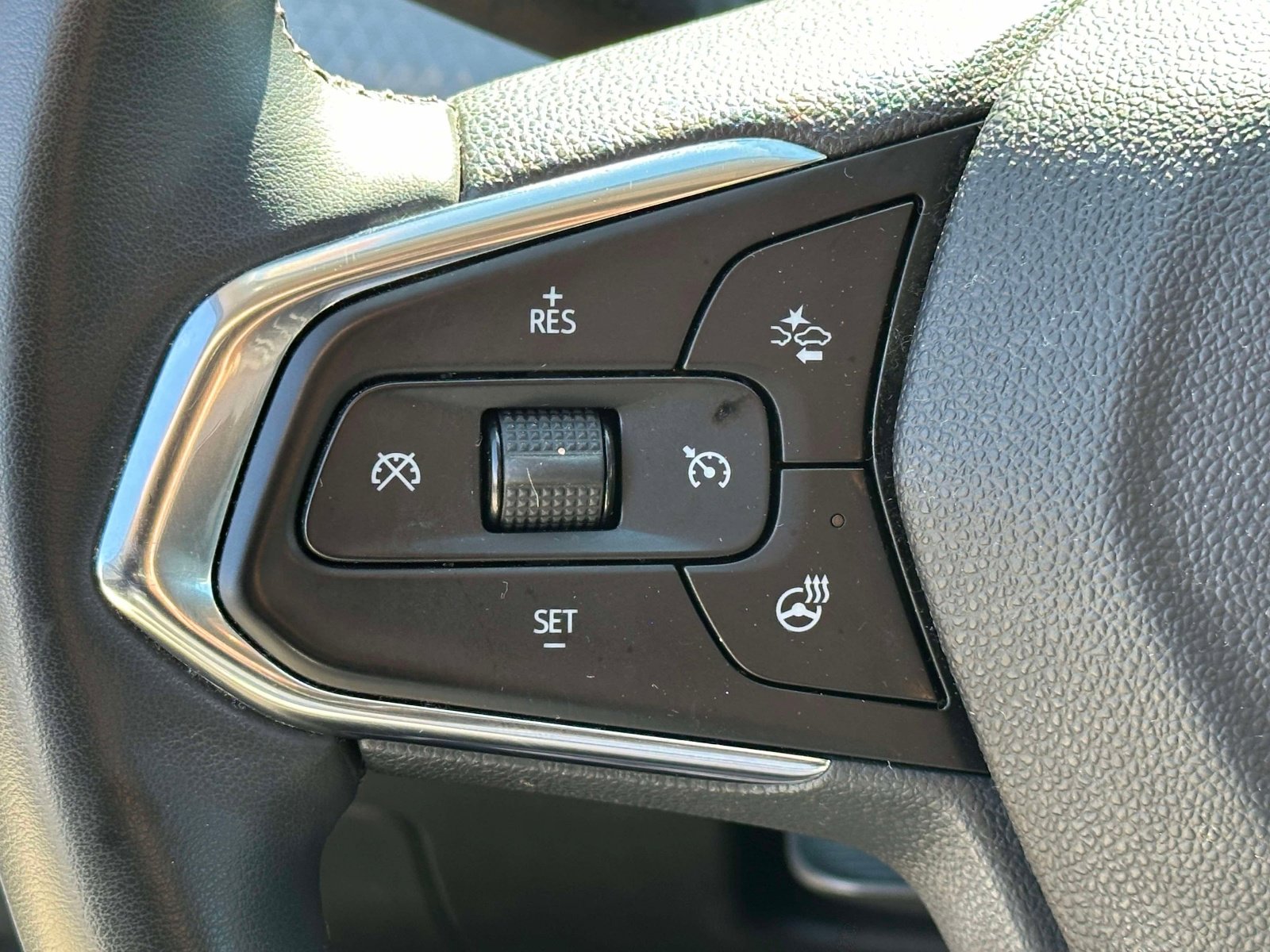 Used 2024 Chevrolet Trax LT w/ Driver Confidence Package FWD image 18