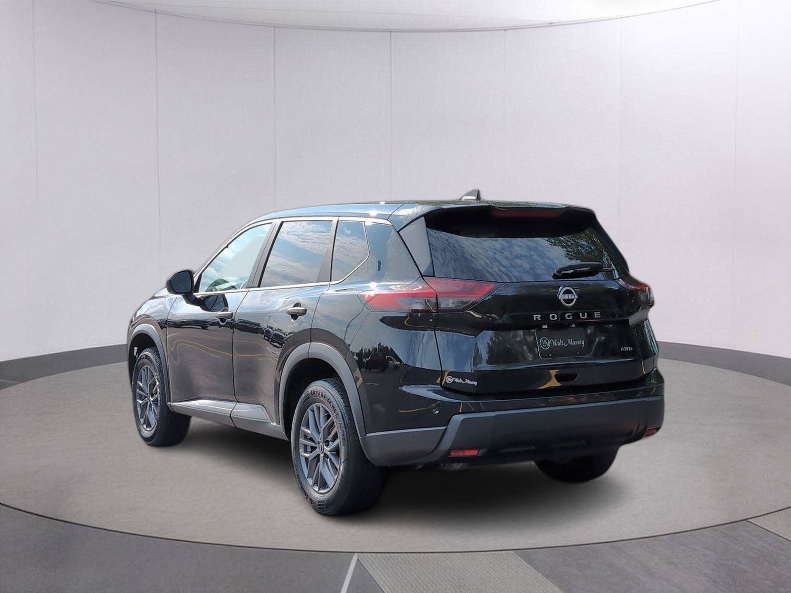 Used 2024 Nissan Rogue S AWD/4WD image 3