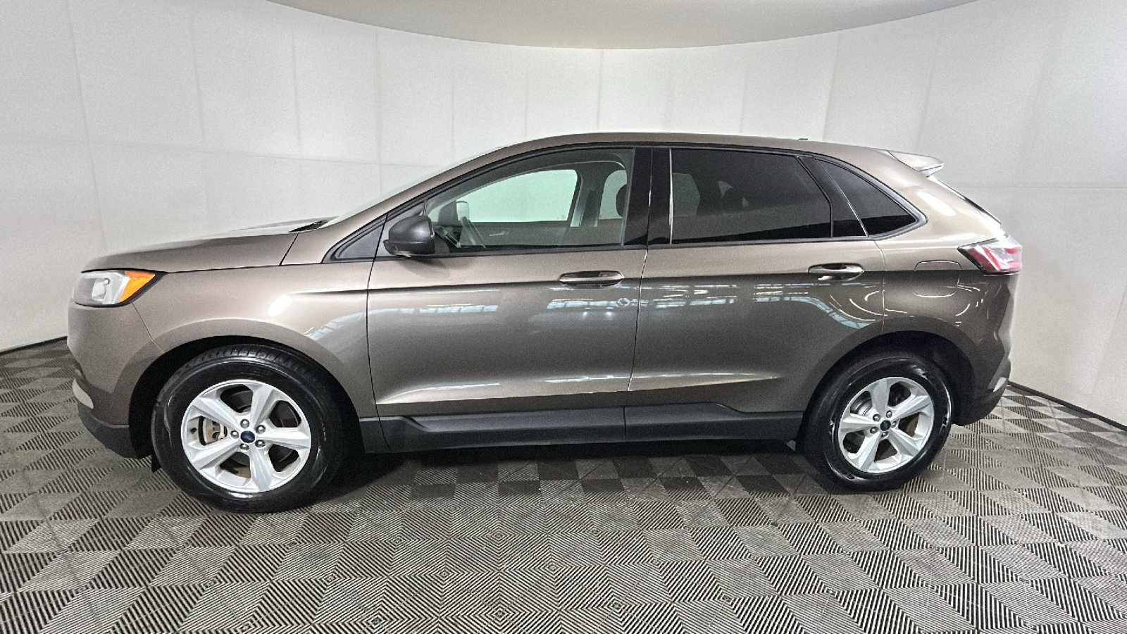 Used 2019 Ford Edge SE AWD/4WD image 6