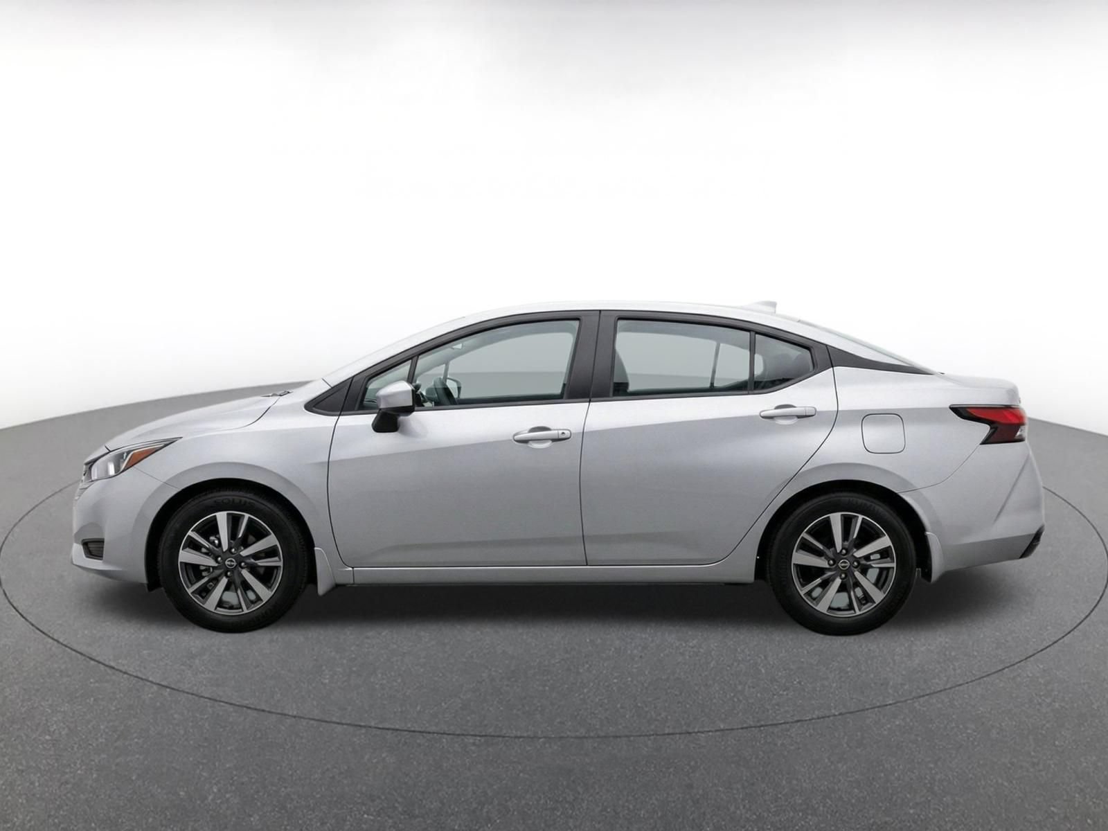 Used 2025 Nissan Versa SV FWD image 4