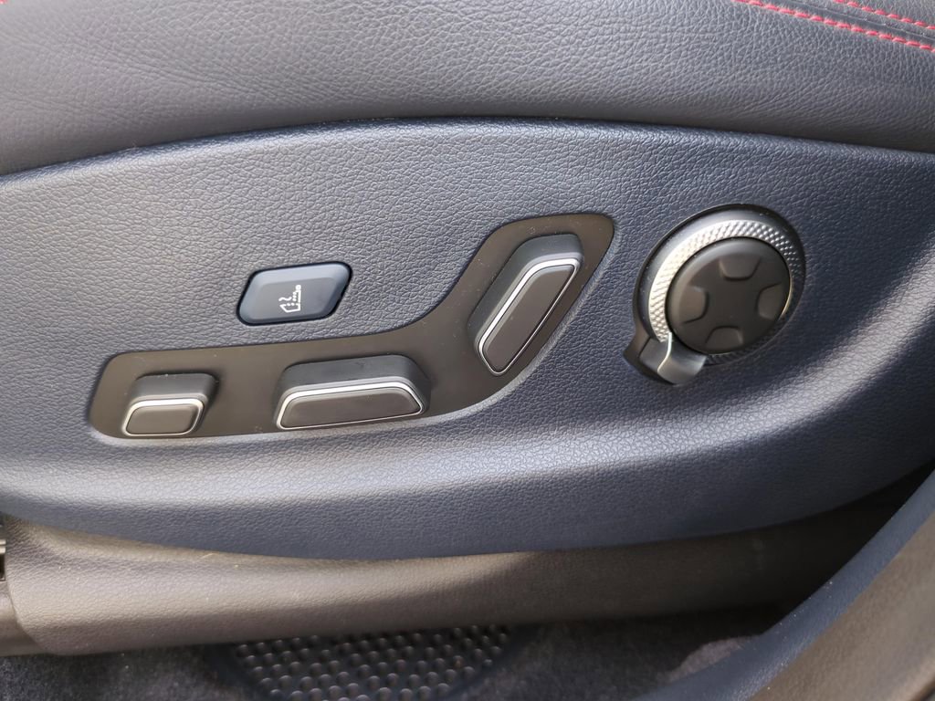 Used 2025 Genesis GV70 3.5T Sport image 18