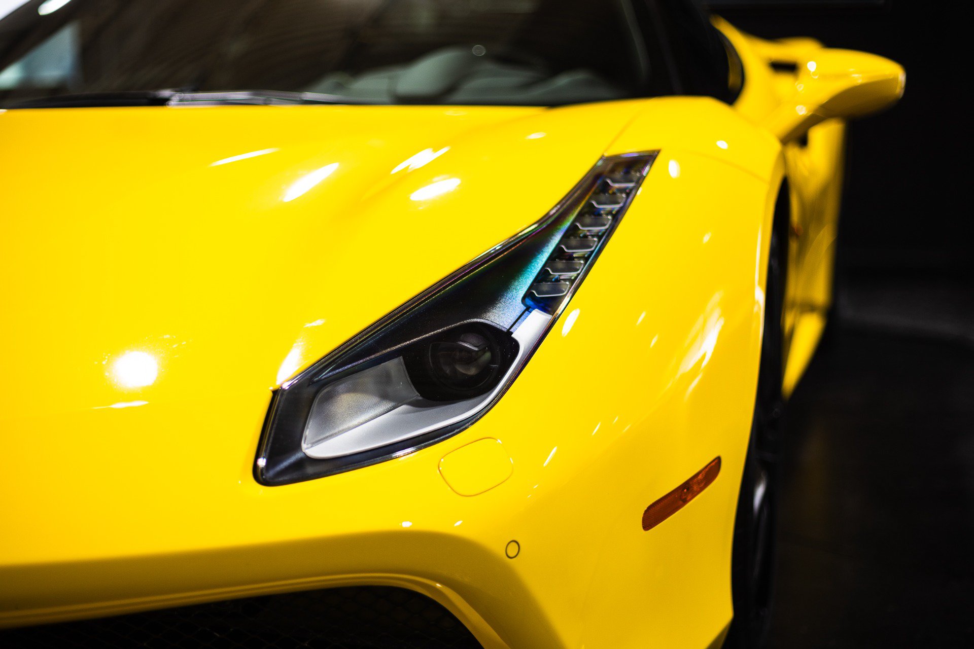 Used 2018 Ferrari 488 GTB RWD image 20