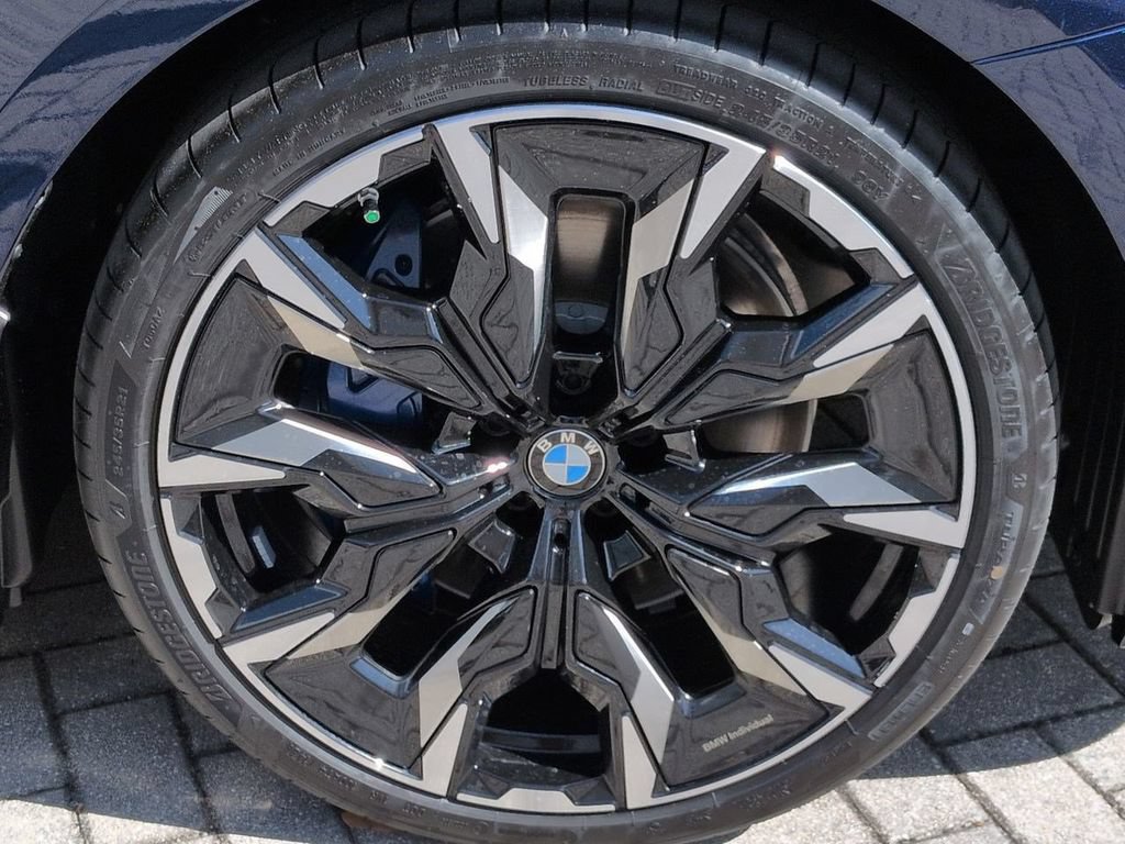 New 2027 BMW 540i xDrive w/ M Sport Package AWD/4WD image 11