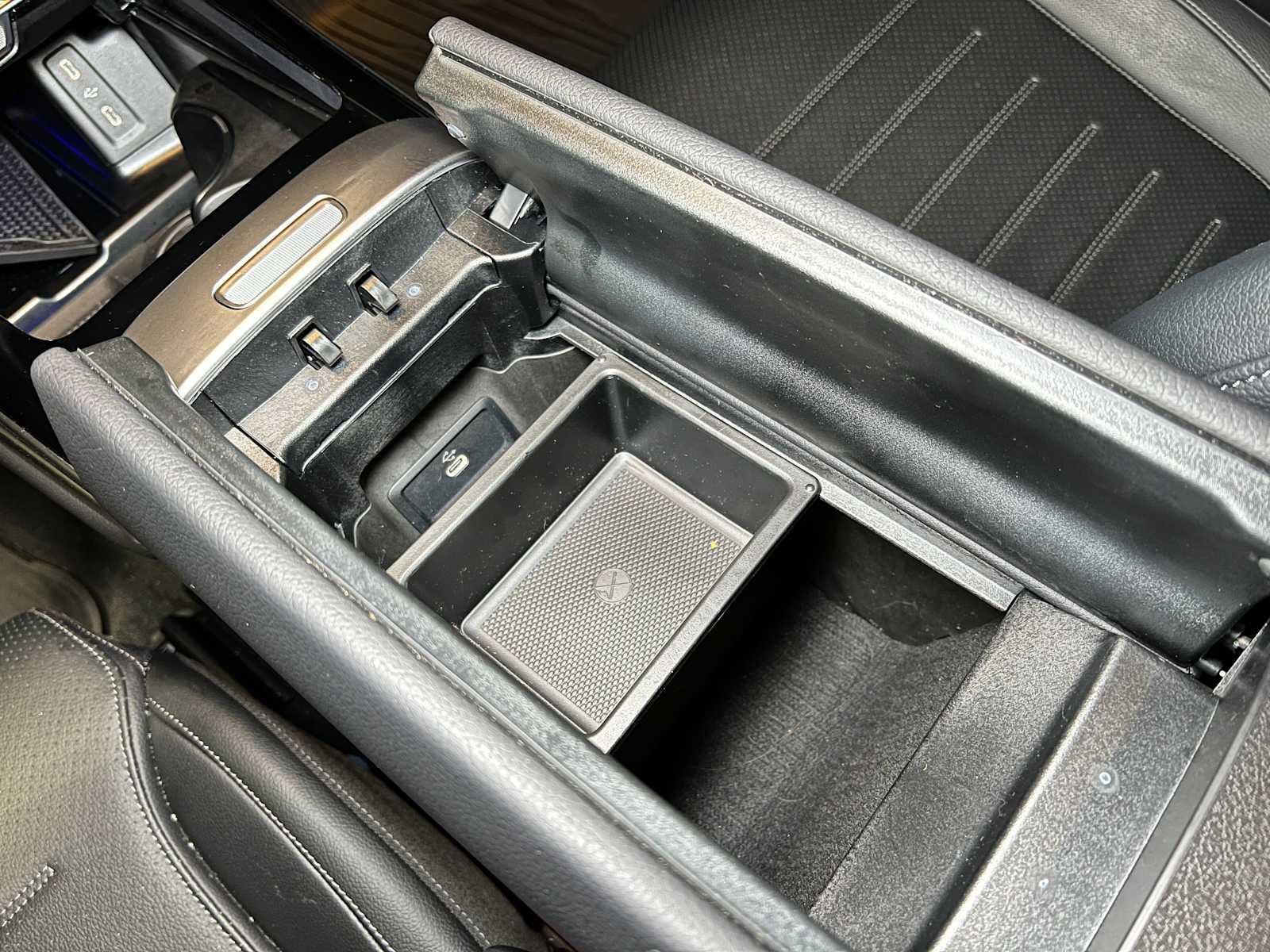 Used 2025 Mercedes-Benz GLC 300 GLC 300 image 32