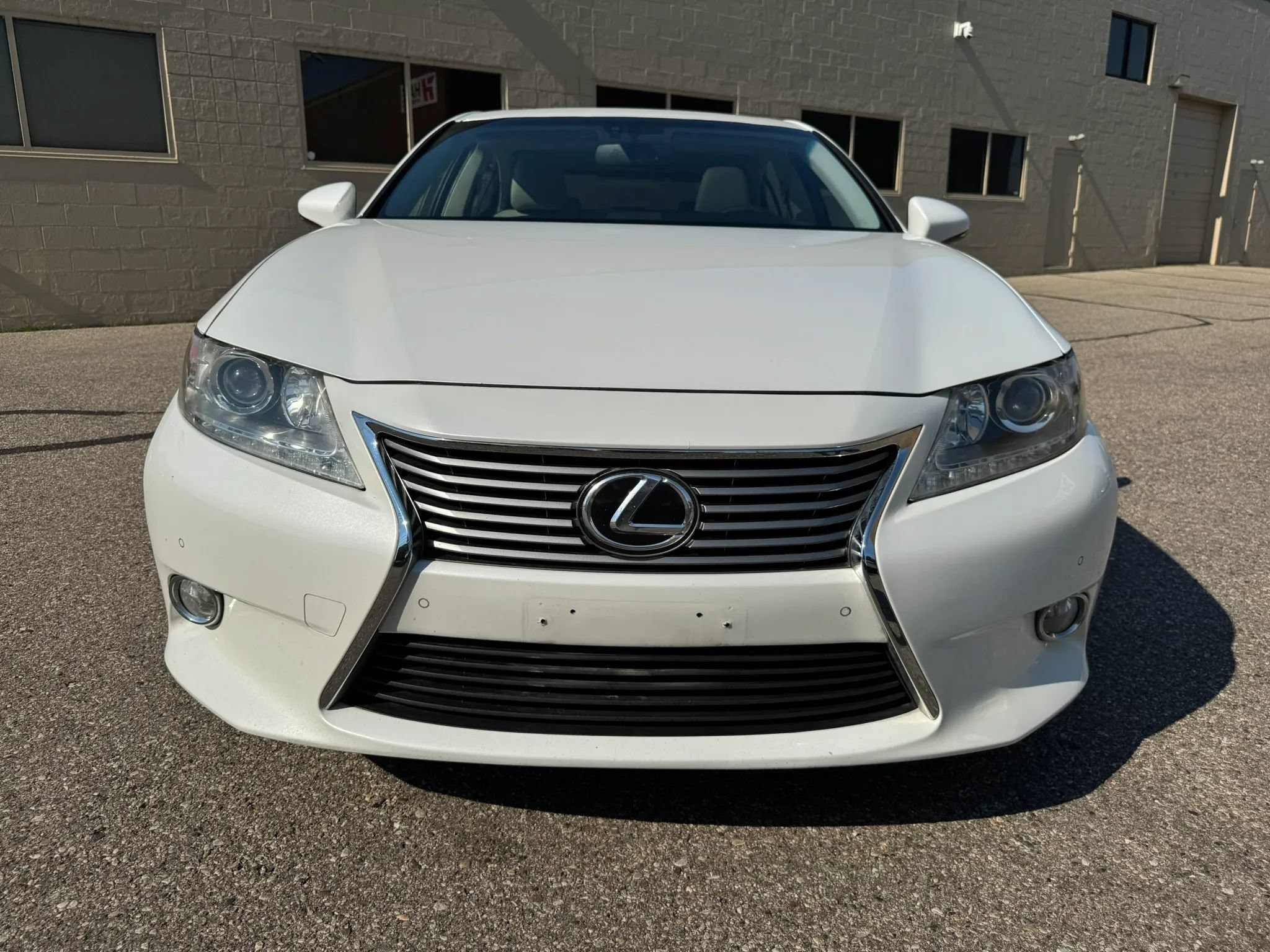 Used 2013 Lexus ES 350 w/ Luxury Pkg FWD image 2