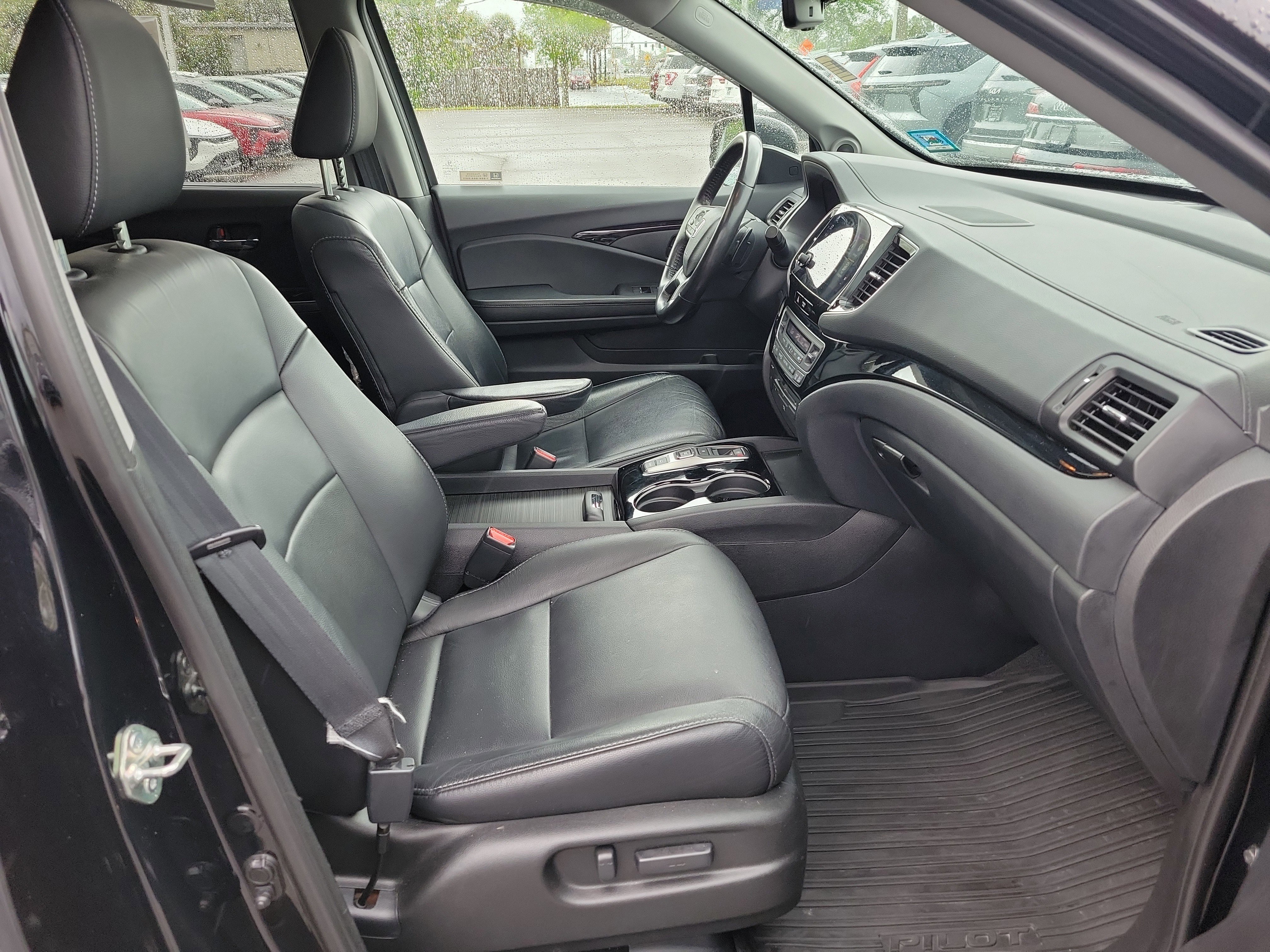 Used 2019 Honda Pilot Touring image 6