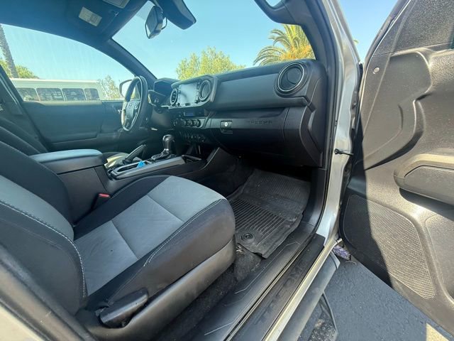 Used 2021 Toyota Tacoma TRD Sport w/ Technology Package image 12