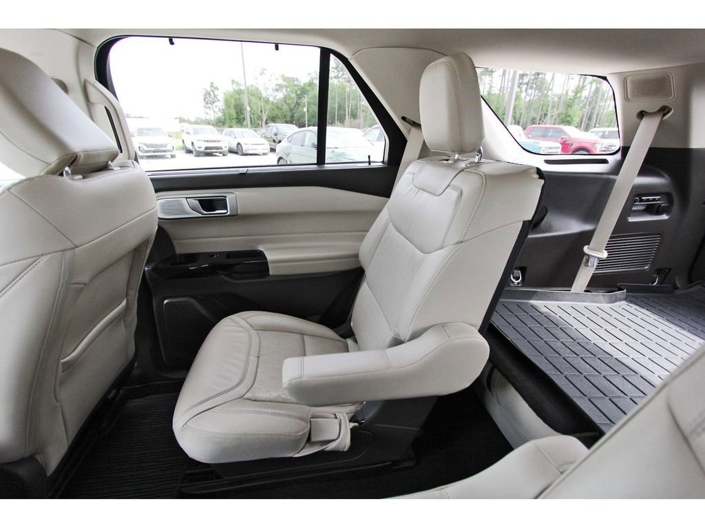 Certified 2024 Ford Explorer Platinum w/ Technology Package image 14