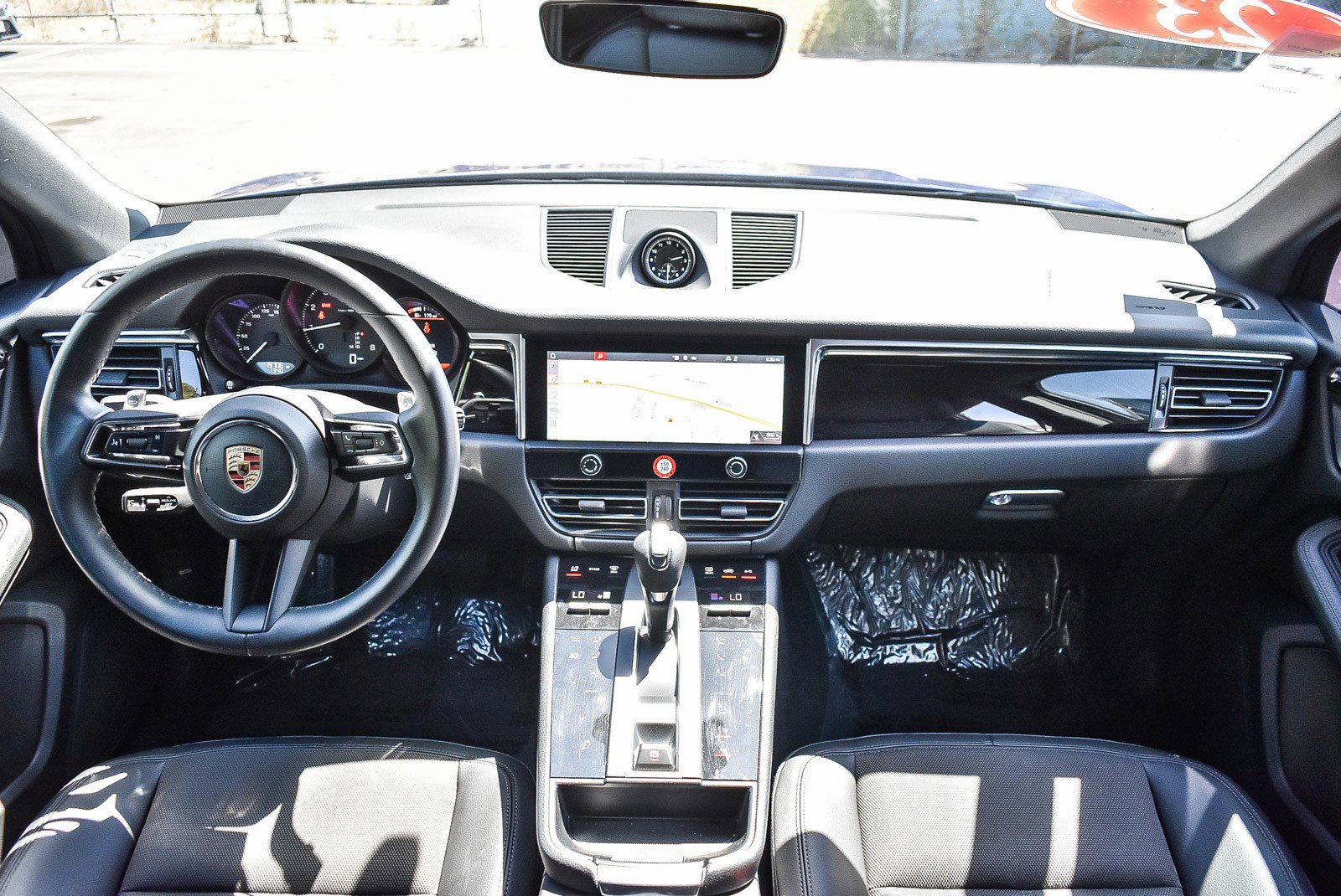 Used 2023 Porsche Macan image 12