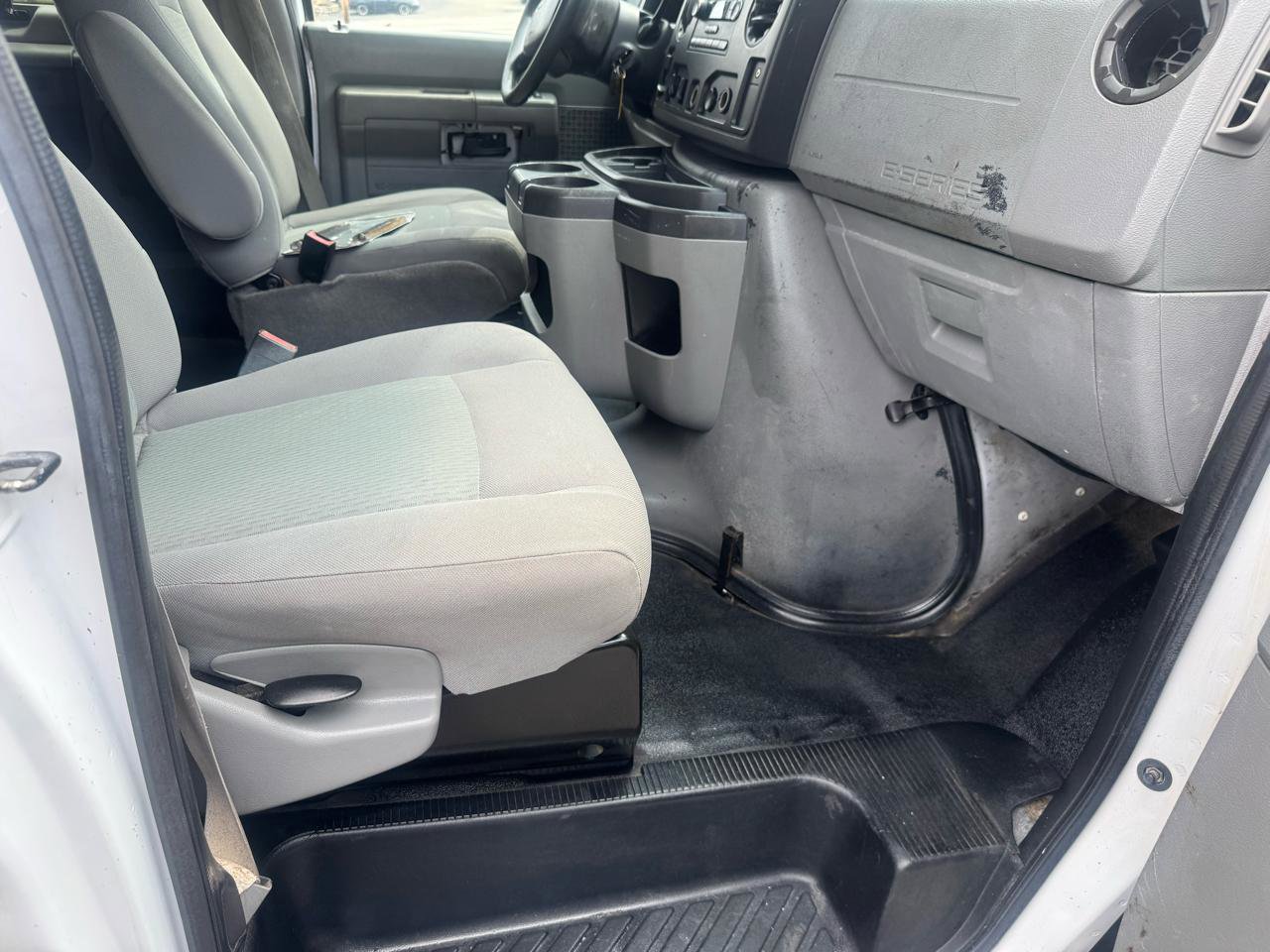 Used 2013 Ford E-350 and Econoline 350 XLT RWD image 16