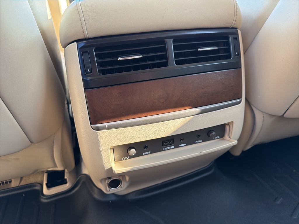 Used 2020 Lexus LX 570 4WD w/ Luxury Package image 39