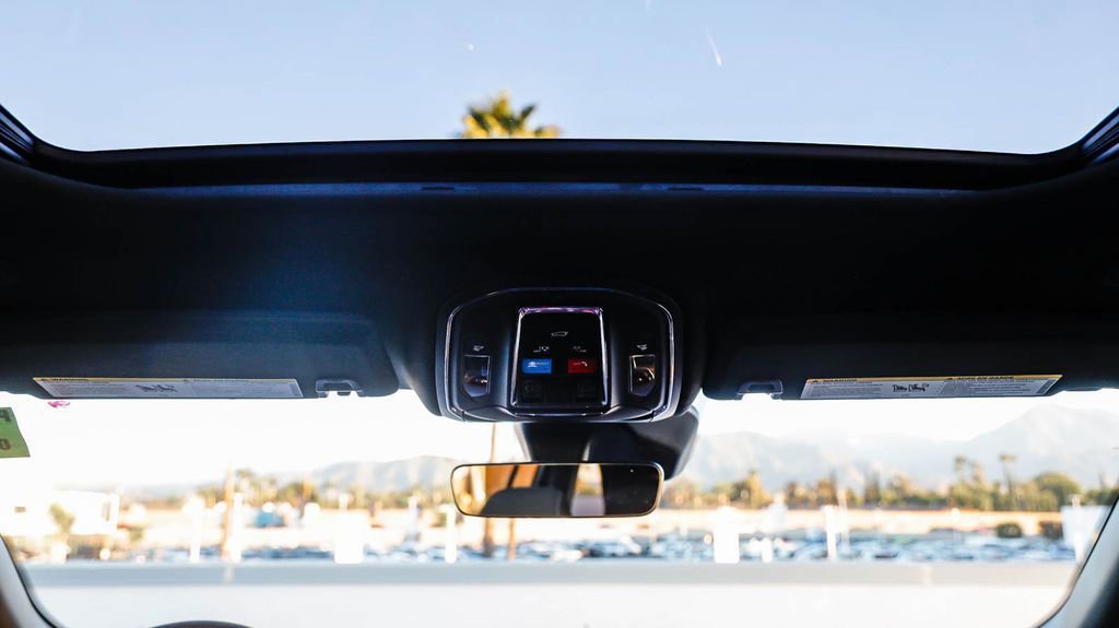 New 2025 Jeep Grand Cherokee Laredo X w/ Luxury Tech Group I image 17