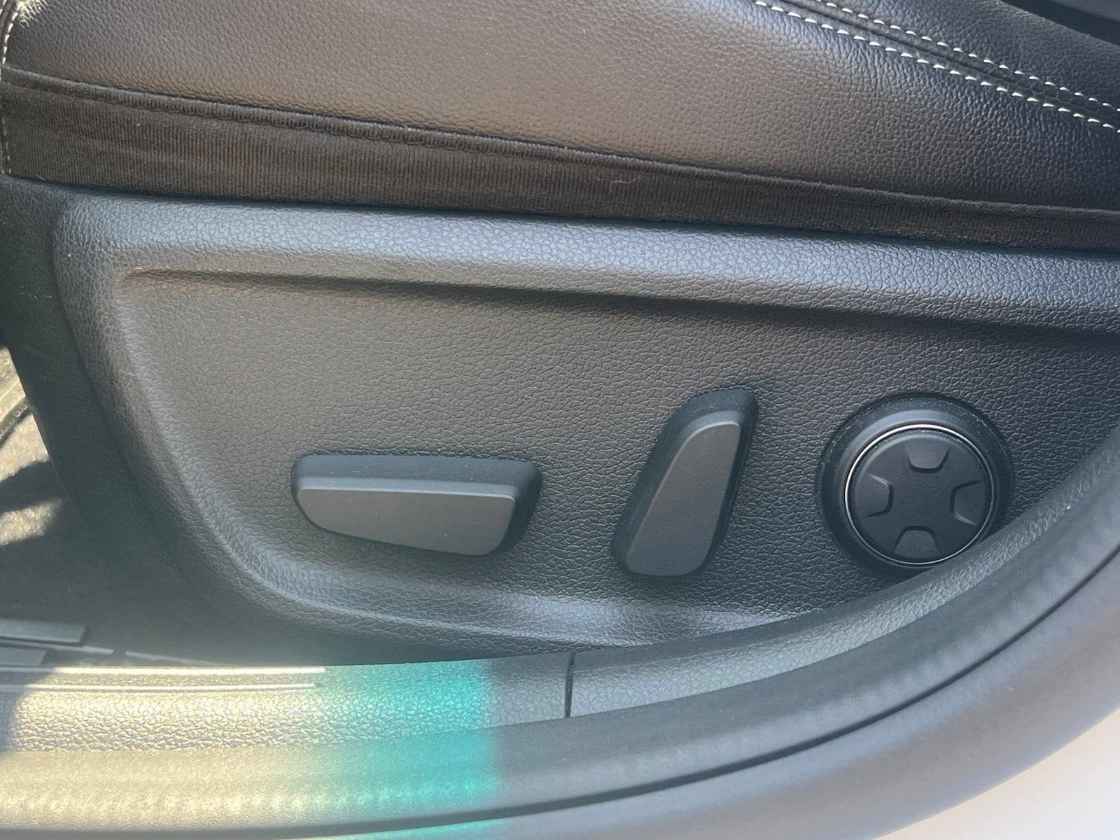 Used 2025 Genesis G70 2.5T RWD image 24