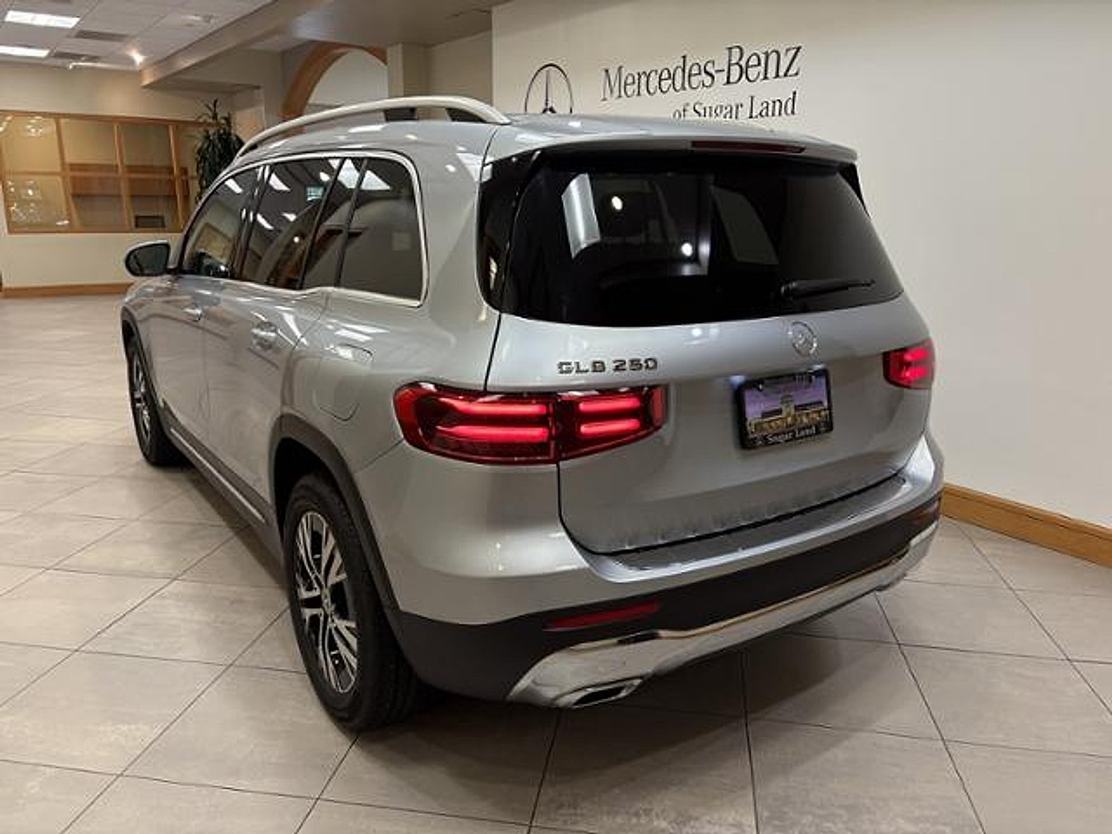 New 2026 Mercedes-Benz GLB 250 image 4