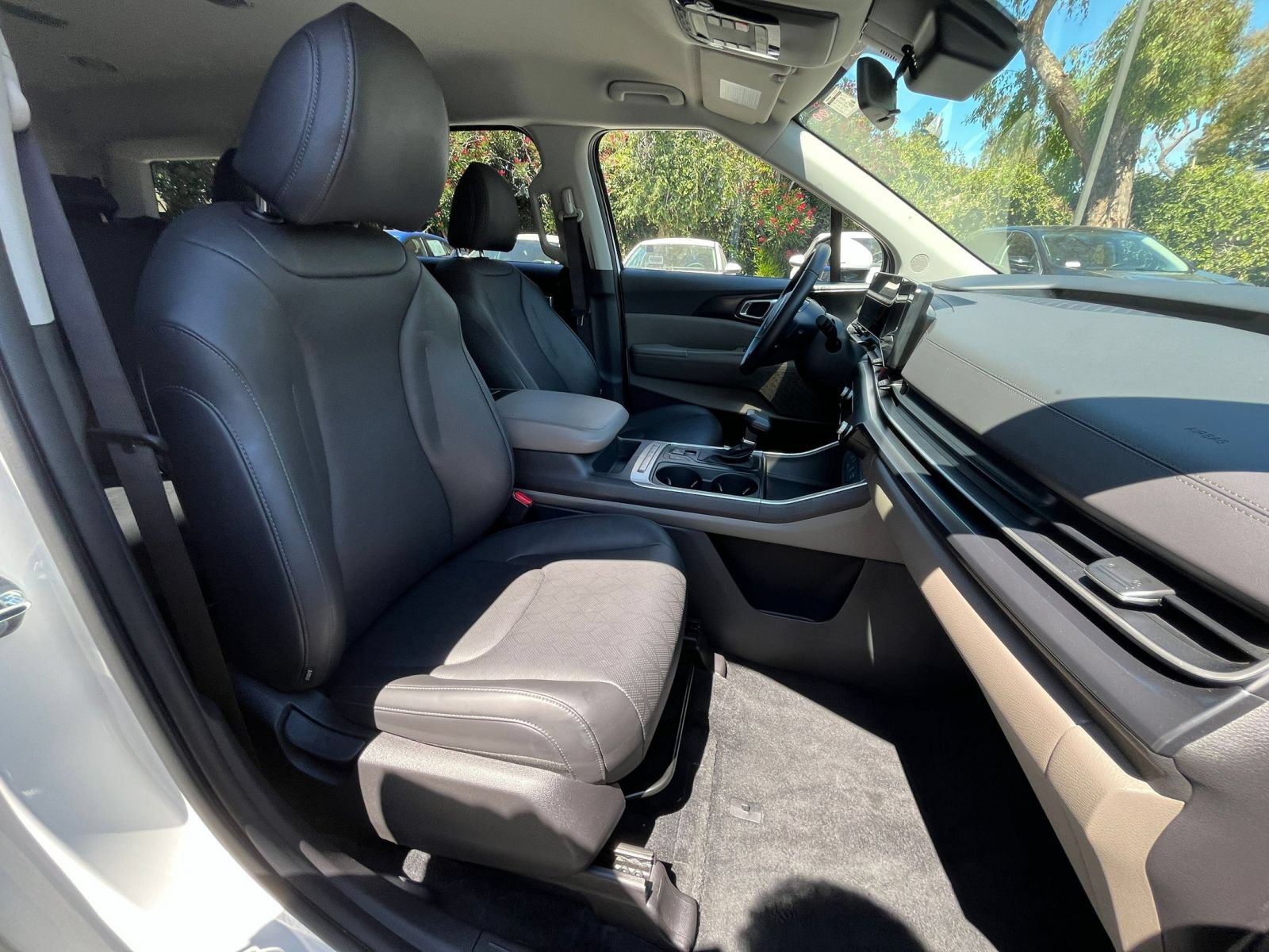 Used 2026 Kia Carnival FWD image 39