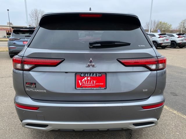 Used 2024 Mitsubishi Outlander SE image 4