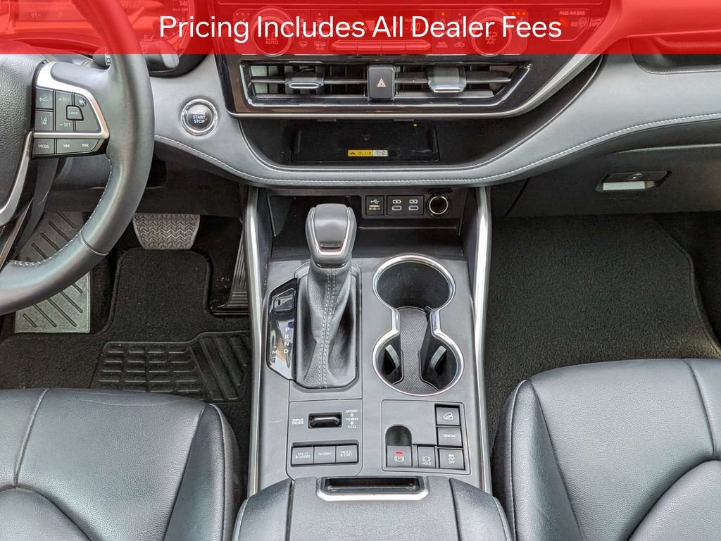 Used 2023 Toyota Highlander XLE AWD/4WD image 21