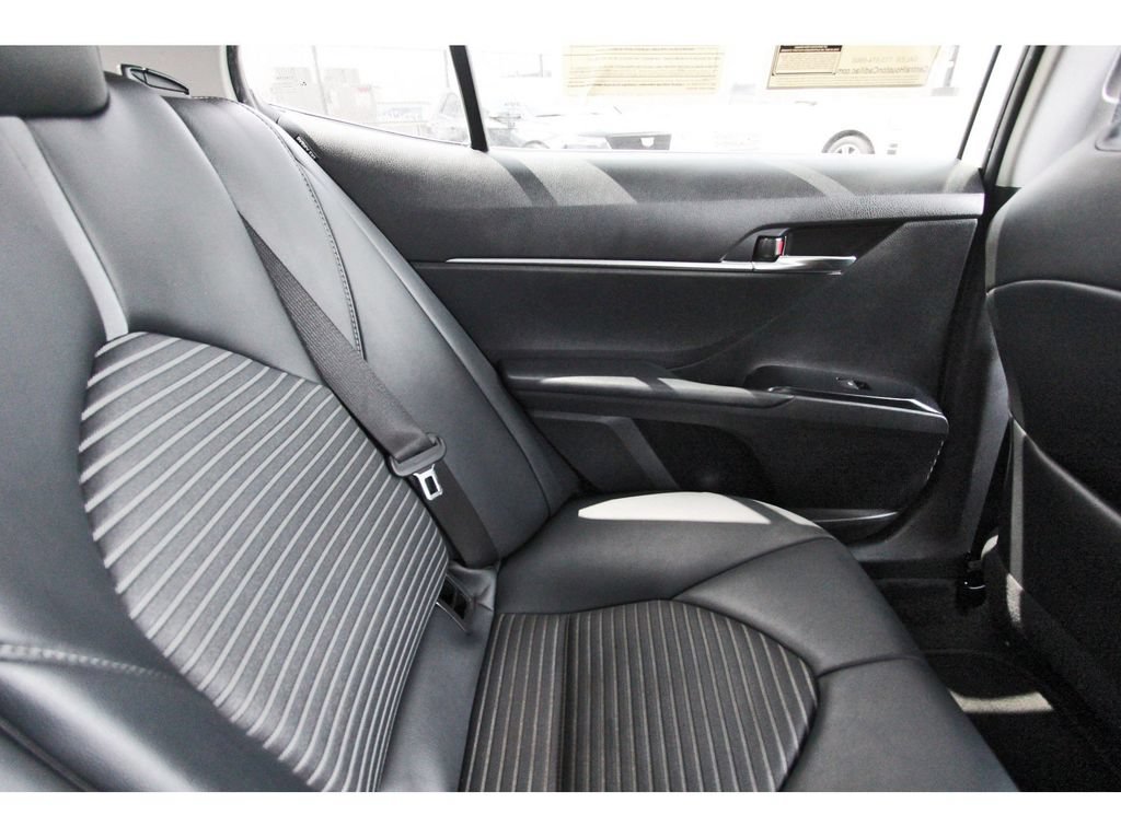 Used 2020 Toyota Camry SE FWD image 11