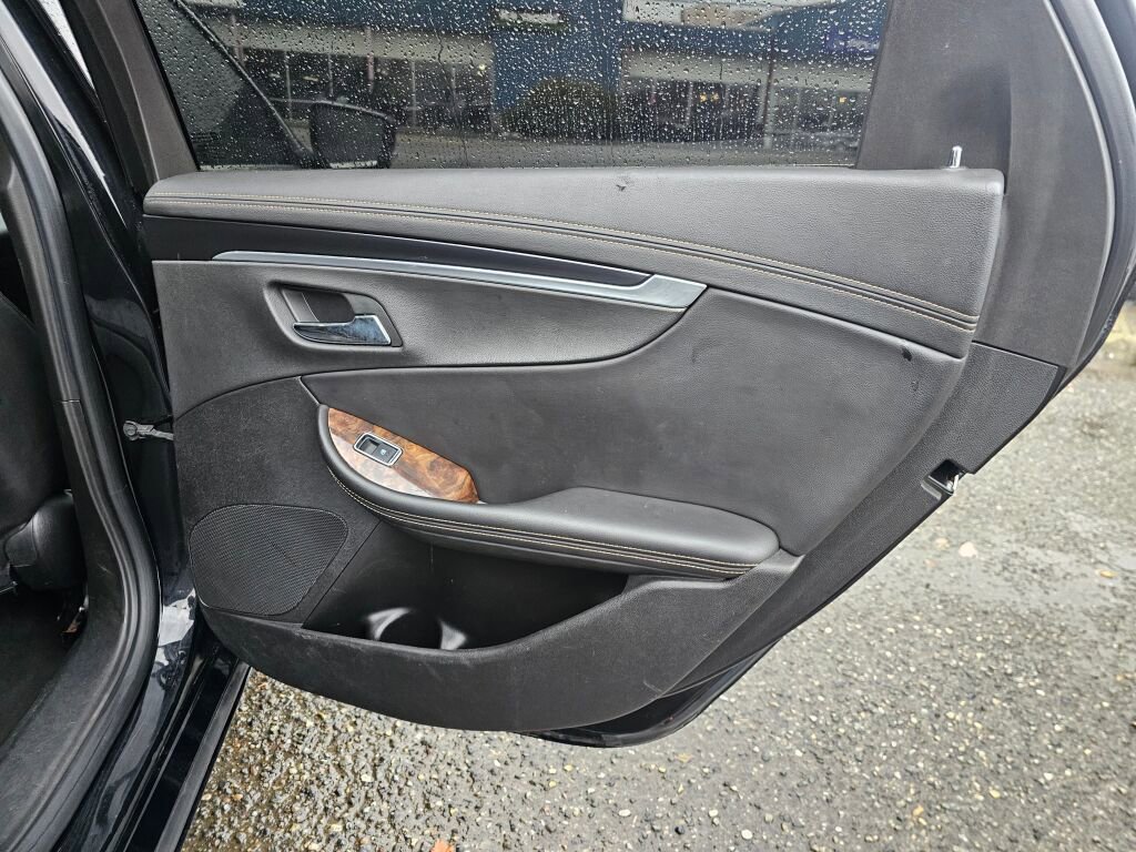 Used 2014 Chevrolet Impala LT w/ Convenience Package image 15