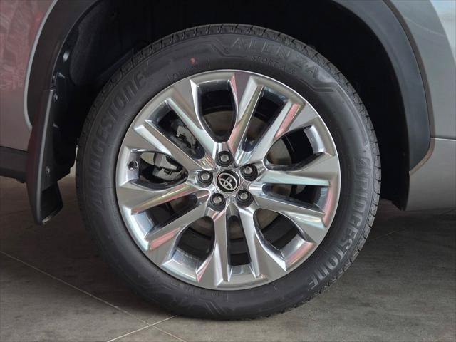 Certified 2026 Toyota Highlander Limited AWD/4WD image 5