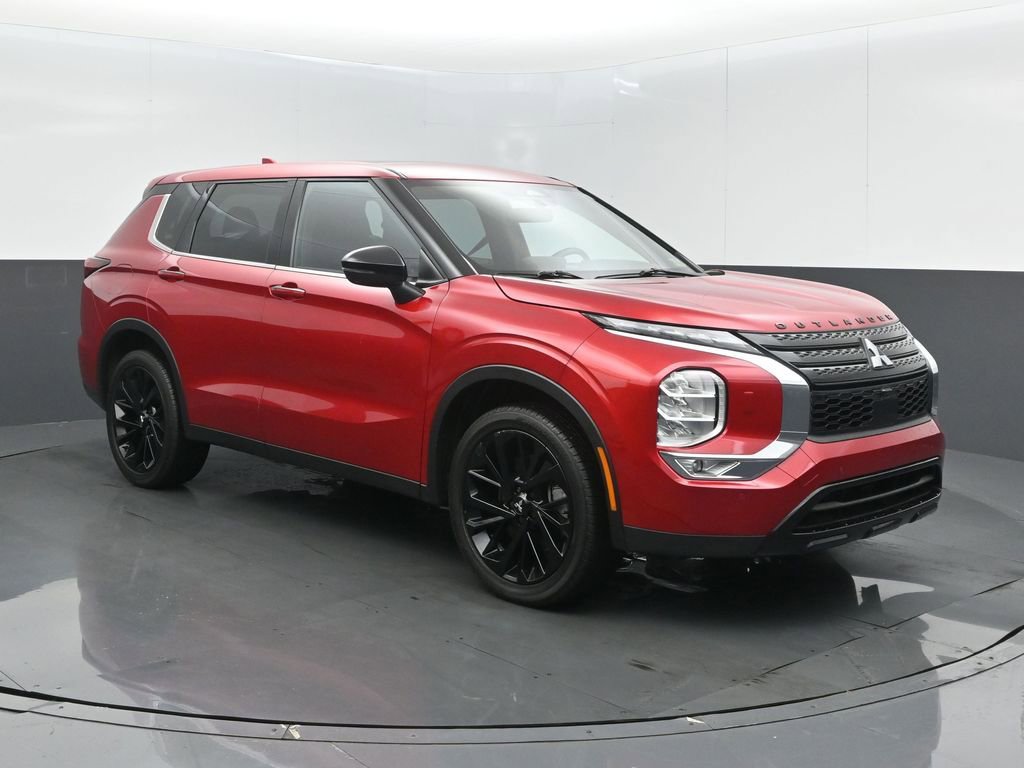 Used 2023 Mitsubishi Outlander SE image 1